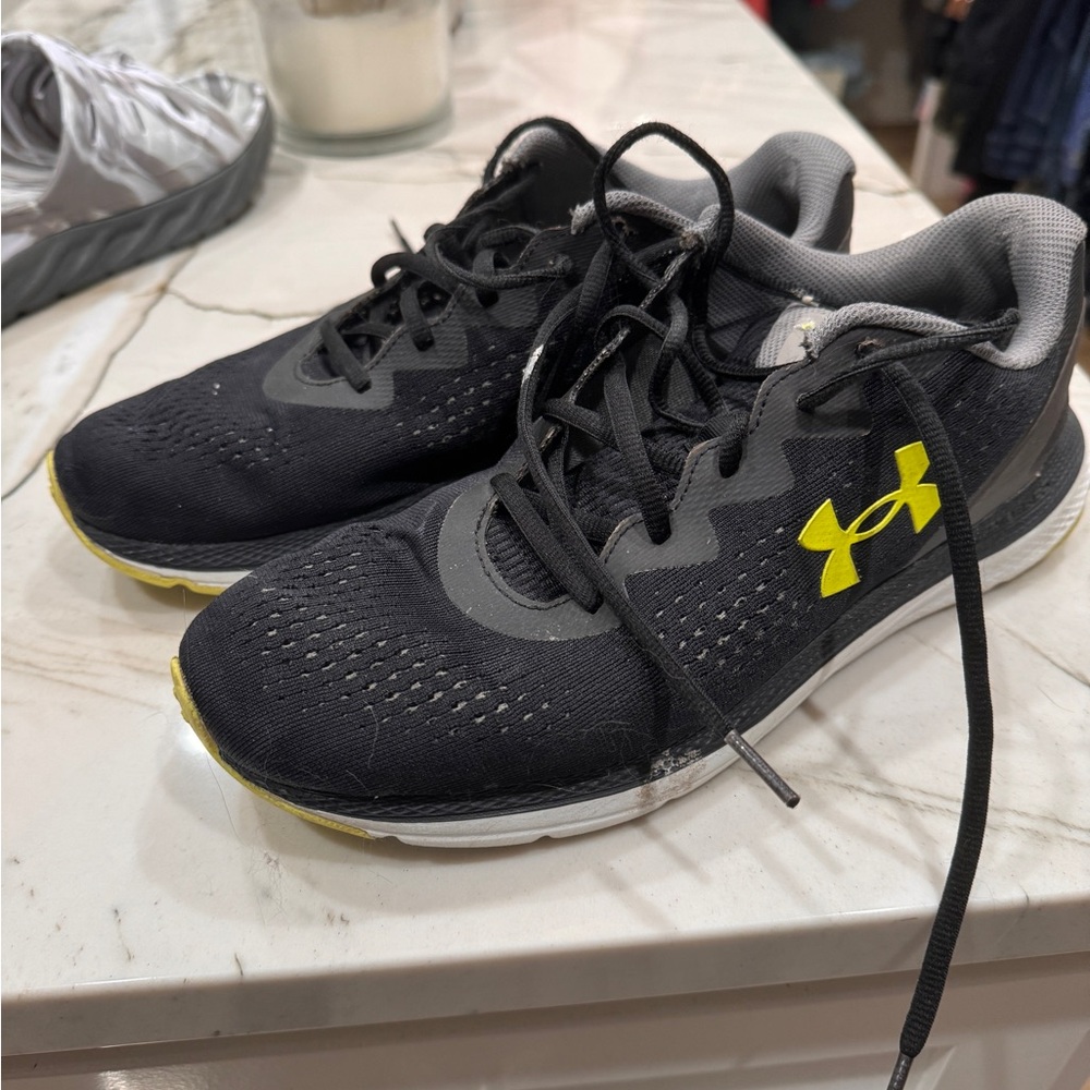 Under armour 9.5 men’s shoes